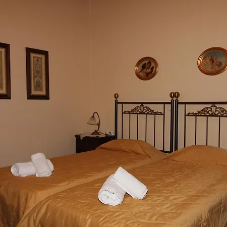 Polyxenia Нафплион