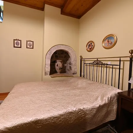 Отель Polyxenia