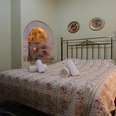 Отель Polyxenia